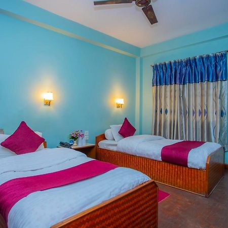 Spot On 445 New Hotel Natureland Pokhara Extérieur photo