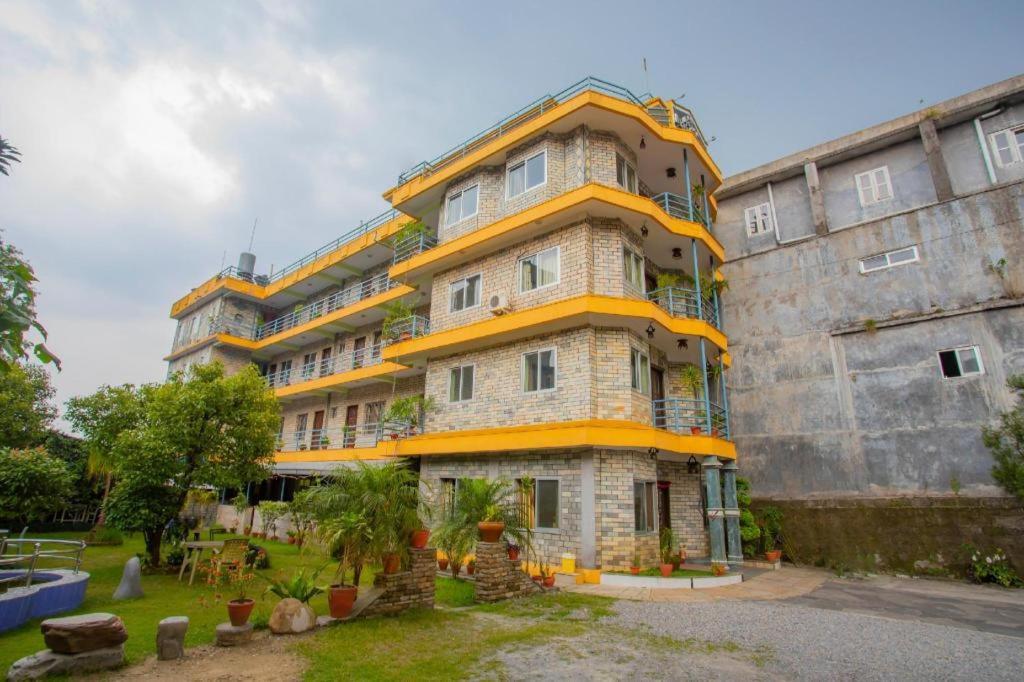 Spot On 445 New Hotel Natureland Pokhara Extérieur photo