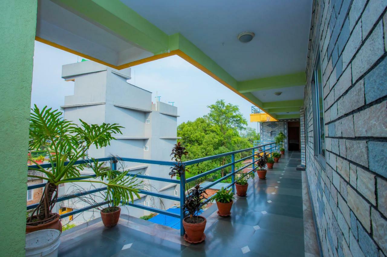 Spot On 445 New Hotel Natureland Pokhara Extérieur photo