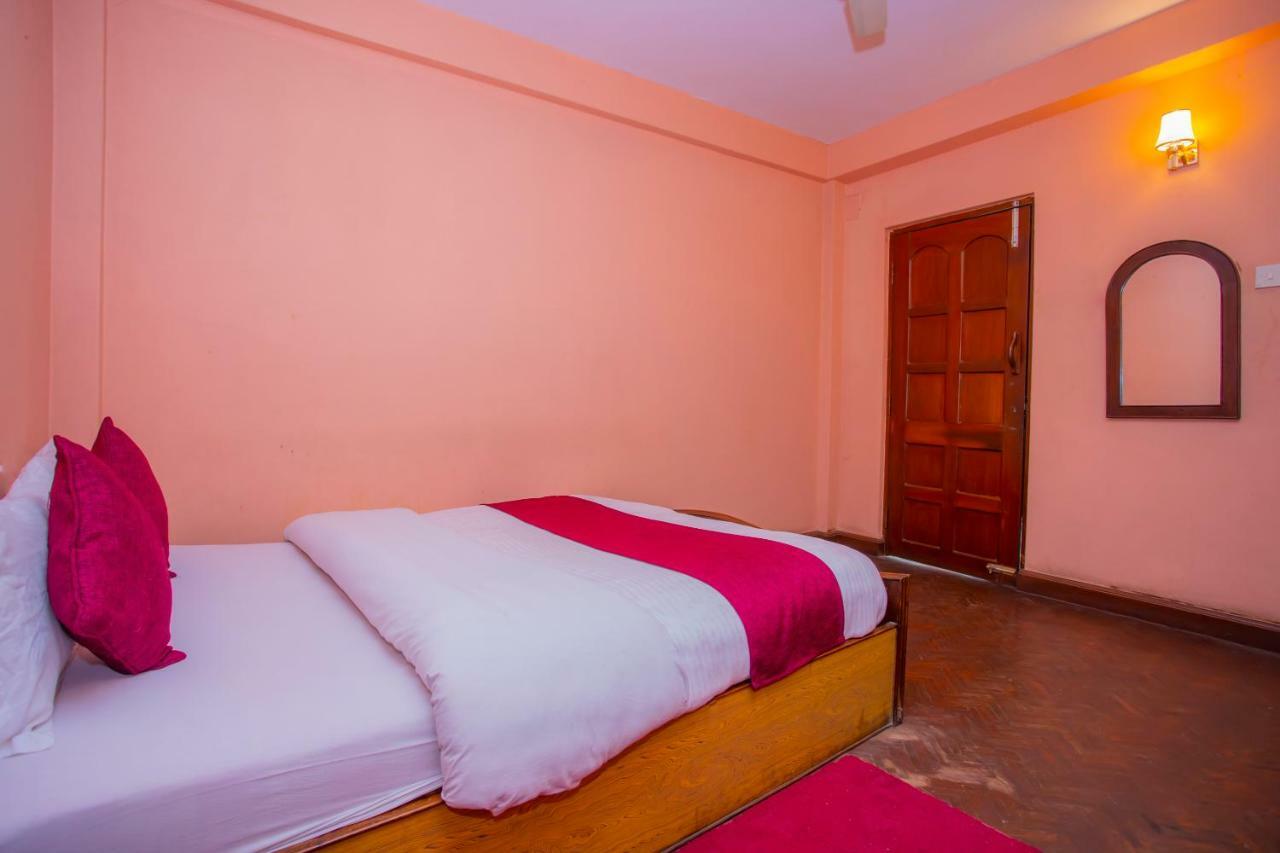 Spot On 445 New Hotel Natureland Pokhara Extérieur photo