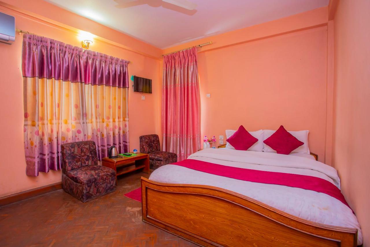Spot On 445 New Hotel Natureland Pokhara Extérieur photo