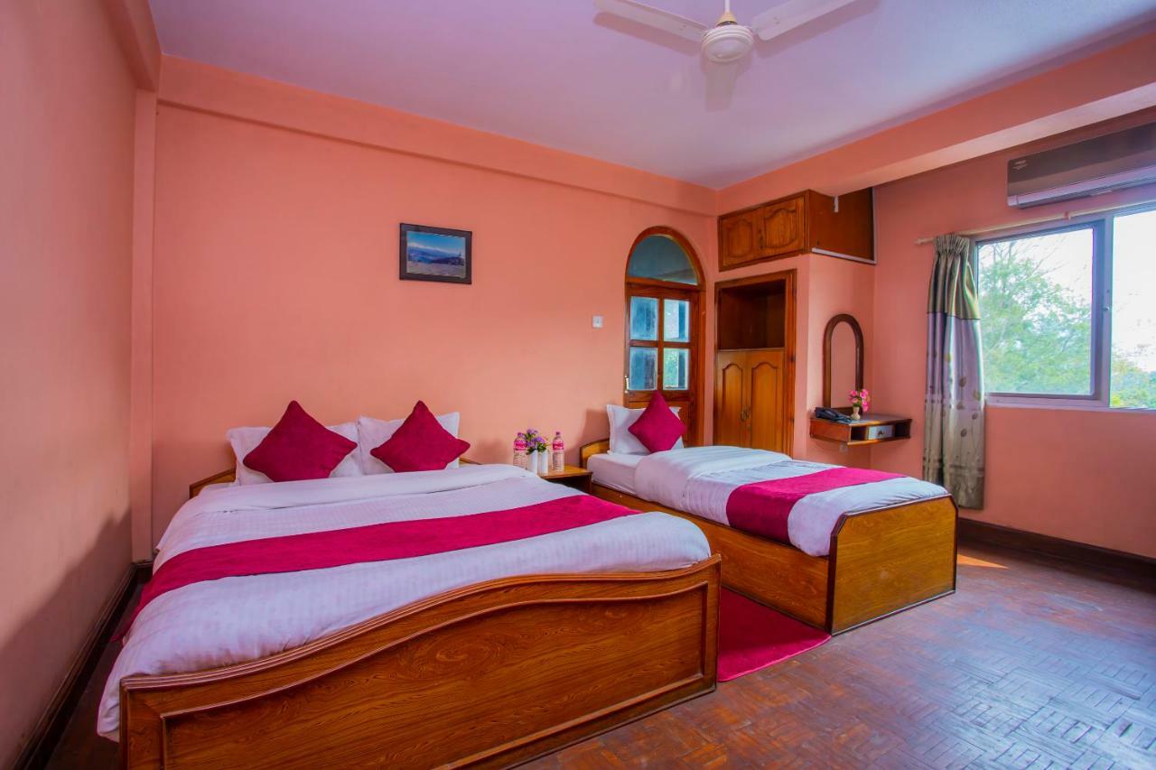 Spot On 445 New Hotel Natureland Pokhara Extérieur photo