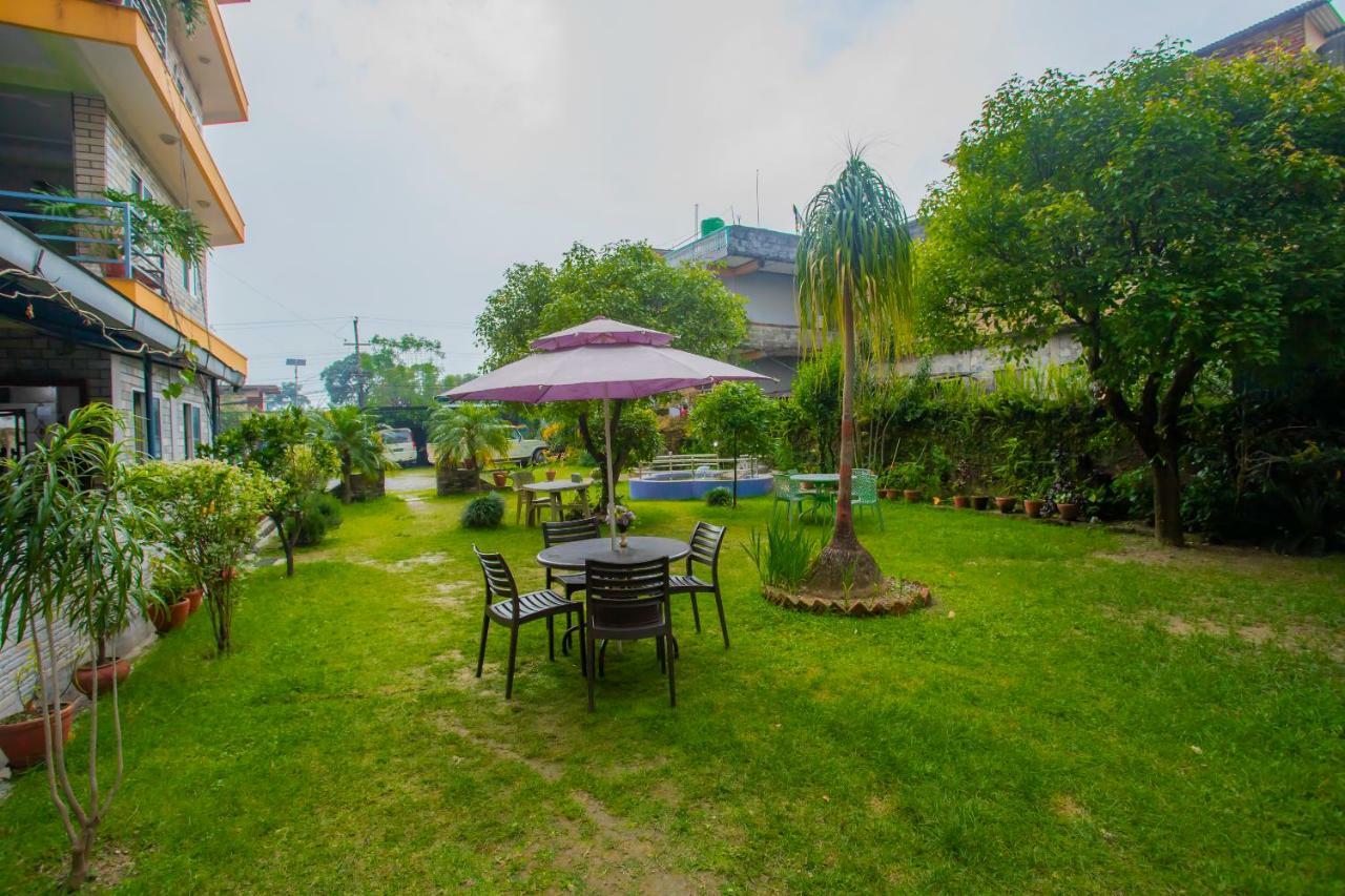Spot On 445 New Hotel Natureland Pokhara Extérieur photo