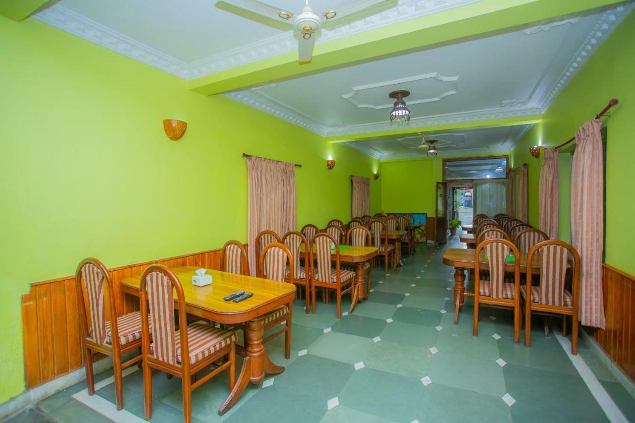 Spot On 445 New Hotel Natureland Pokhara Extérieur photo
