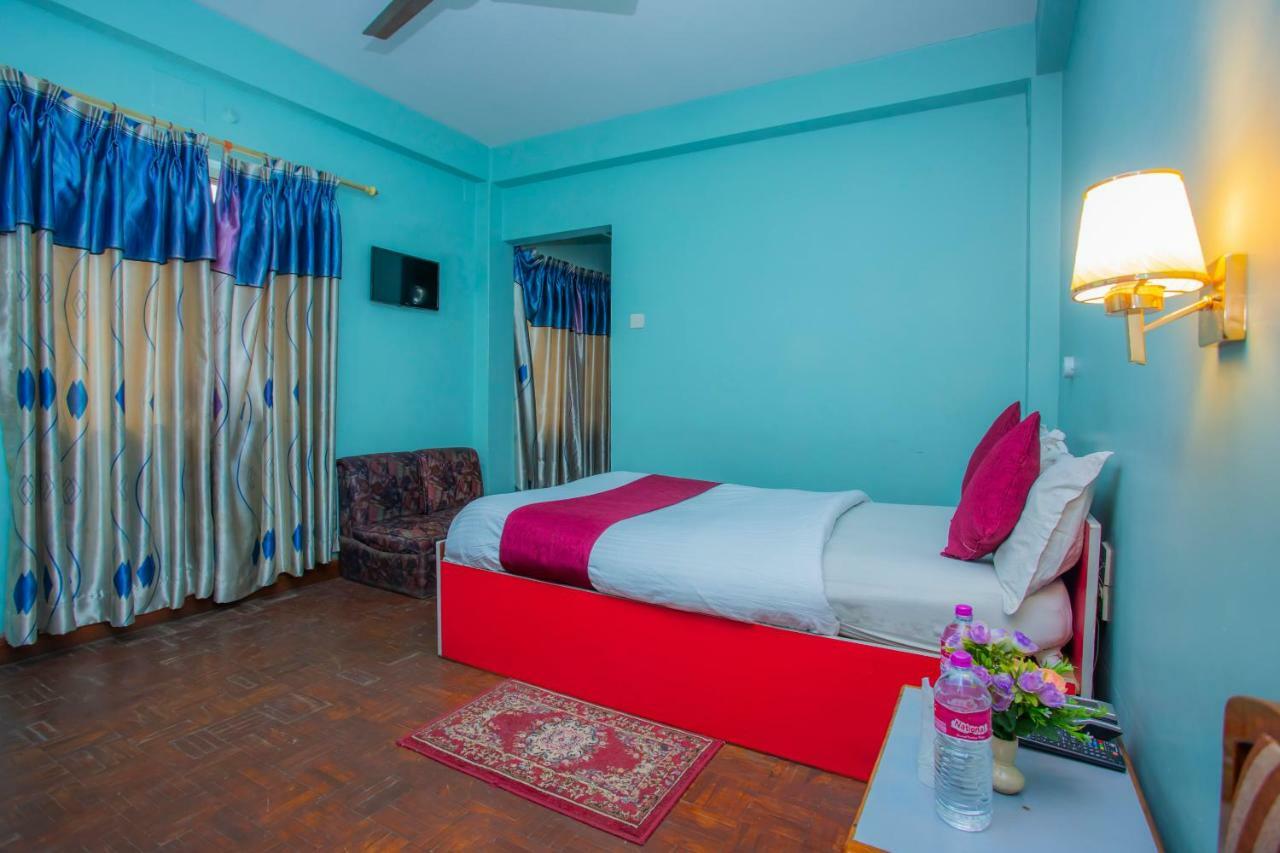 Spot On 445 New Hotel Natureland Pokhara Extérieur photo