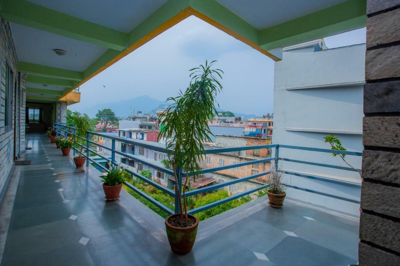 Spot On 445 New Hotel Natureland Pokhara Extérieur photo