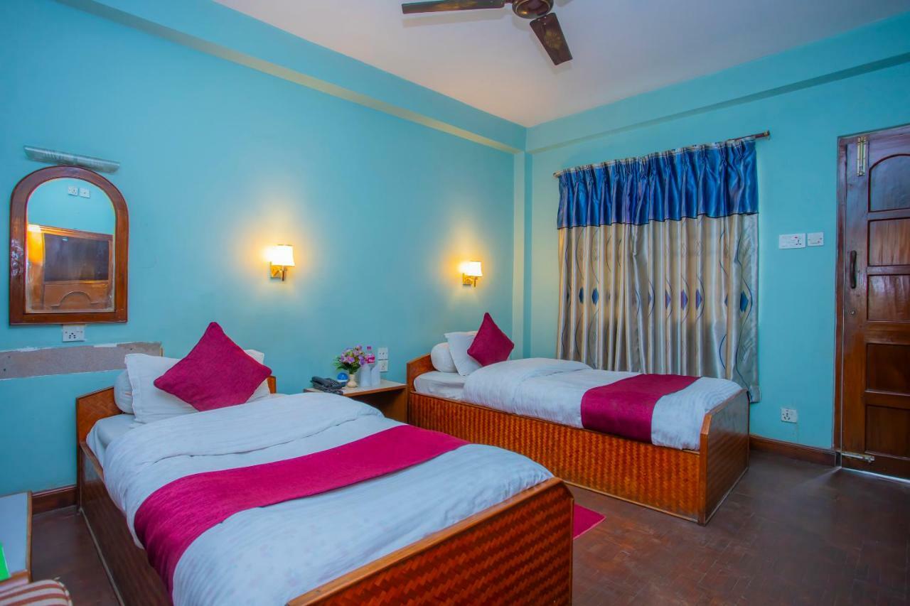 Spot On 445 New Hotel Natureland Pokhara Extérieur photo